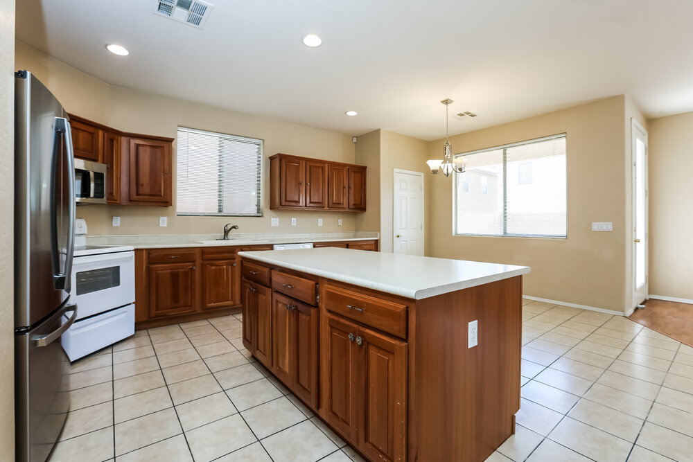 Building Photo - 9383 W Cordes Rd