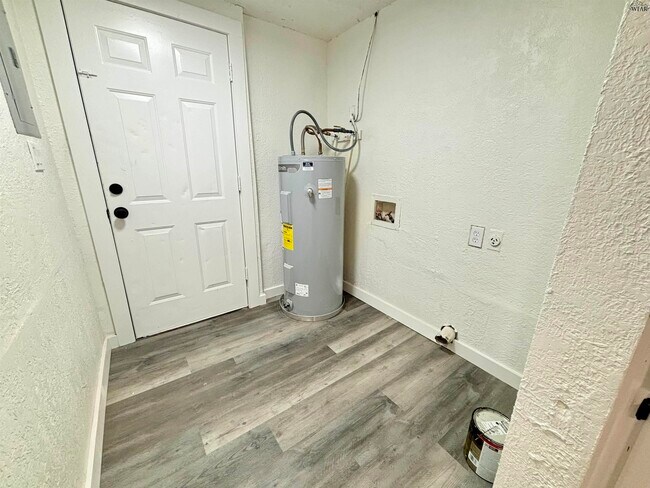 Building Photo - 1810 Britain St