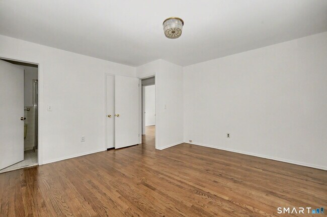 Building Photo - 11 Lycett Ct