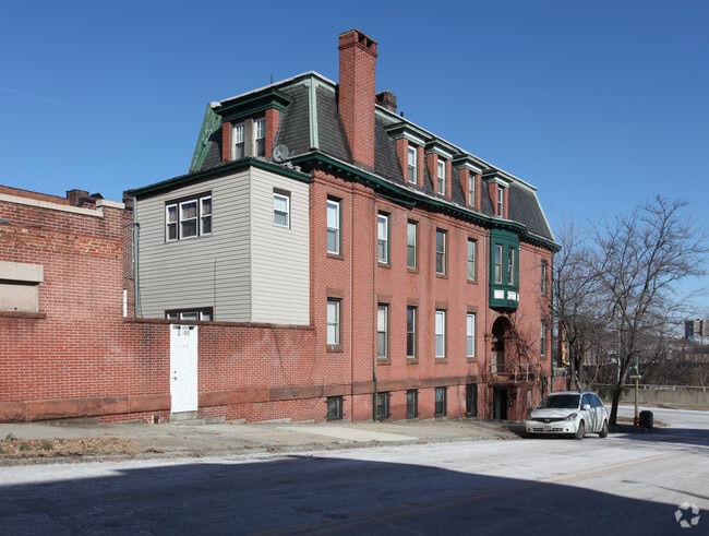 Building Photo - 2300 Mt. Royal Terrace