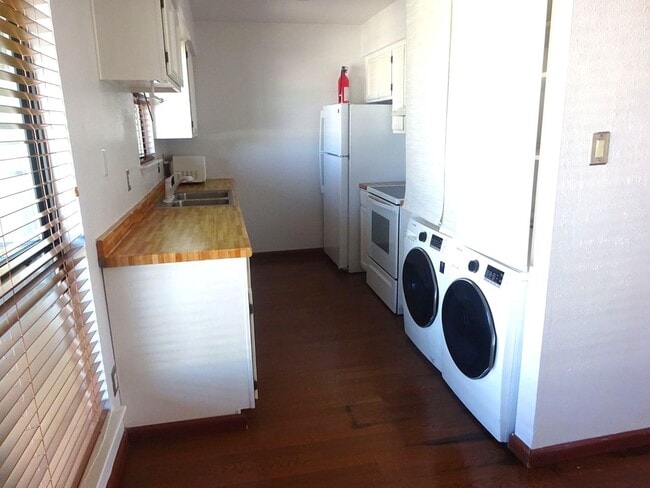 Building Photo - For Lease | 1 Bed, 1 Bath | 650 Sq Ft | Stratford on Baldwin Condo |