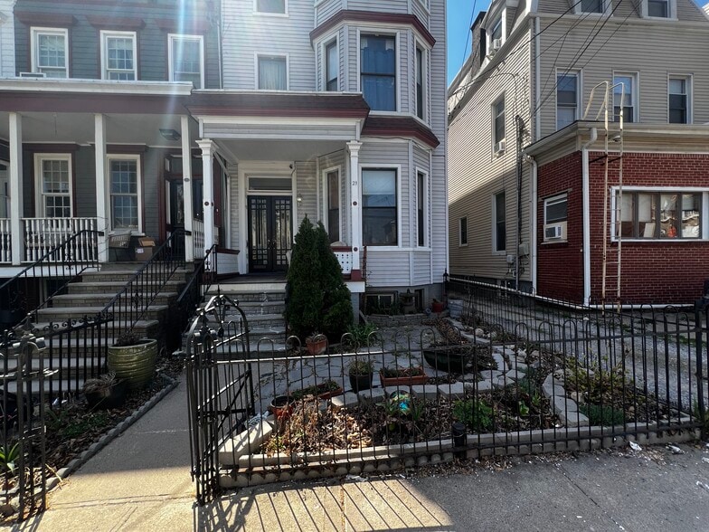 Building Photo - 21 Sherman Pl