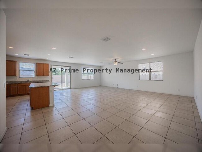 Building Photo - 3311 W Donner Dr