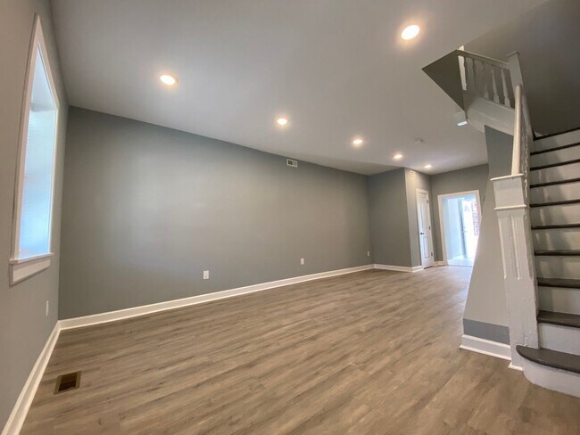 Building Photo - 5404 Delancey St