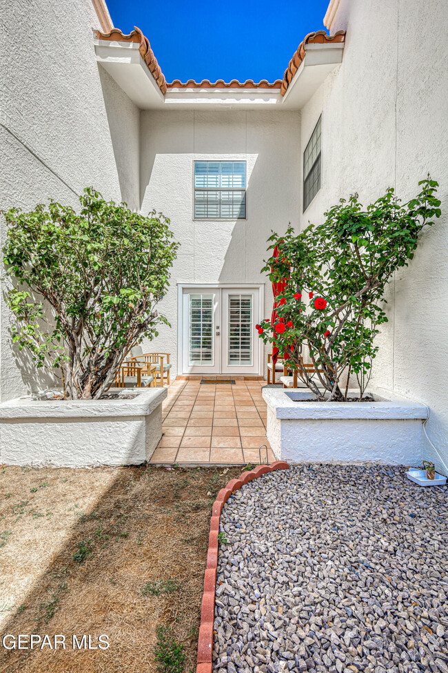 Building Photo - 6205 Brisa Del Mar Dr