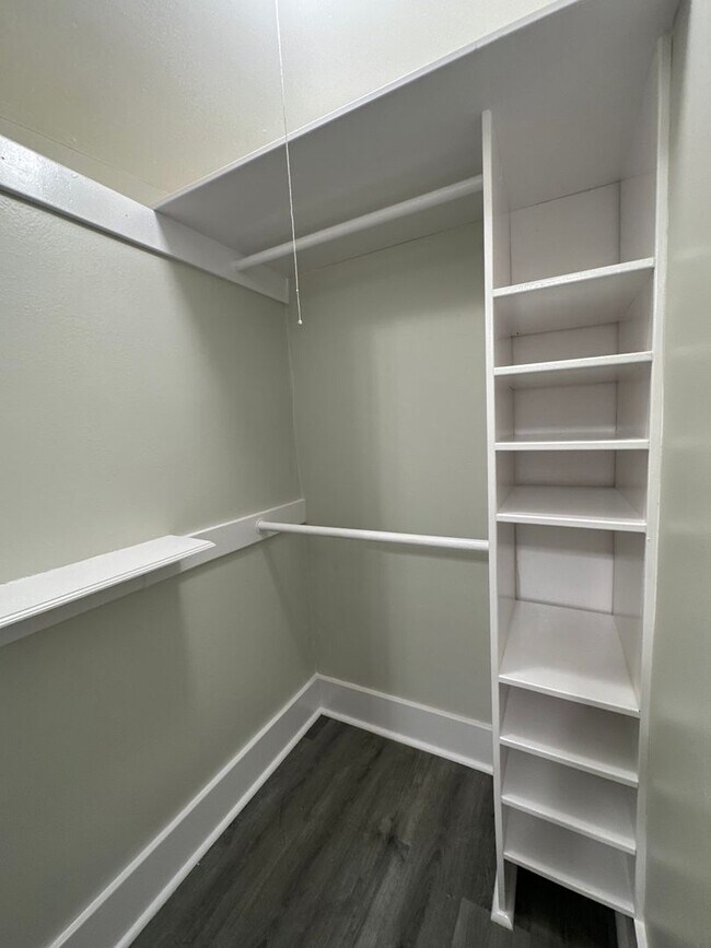 Building Photo - BEAUTIFUL 2 BEDROOM ONE BATH  DOWNSTAIRS U...