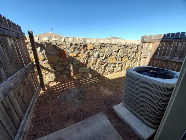 Building Photo - 10021 Railroad Dr