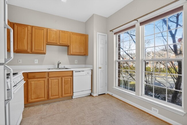 Building Photo - 4138 Fountainside Ln