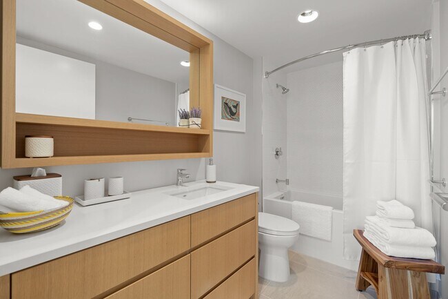 Building Photo - Fully furnished 1-bed, 1-bath, 1-parking a...