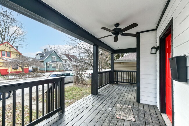 Building Photo - 942 W 27th St