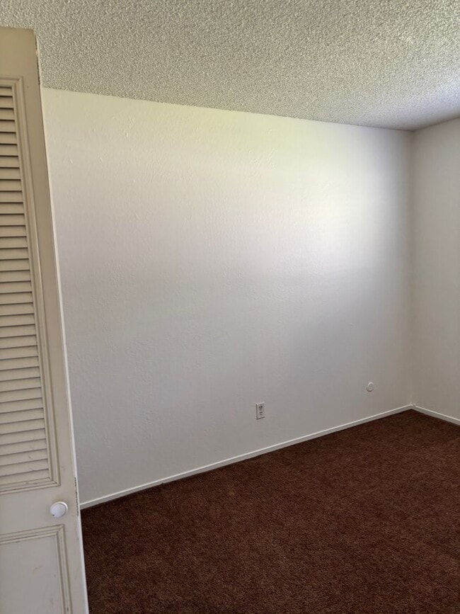 Building Photo - ONLY $1,500 PER MONTH FOR THIS SUPER CUTE , SPACIOUS 2 BEDROOM / 1 BATHROOM CONDO CENTRALLY LOCAT...