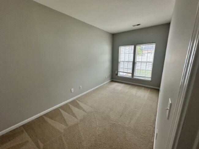 Building Photo - 202 Cherub Ct