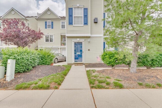 Building Photo - 5806 Riverfront Dr