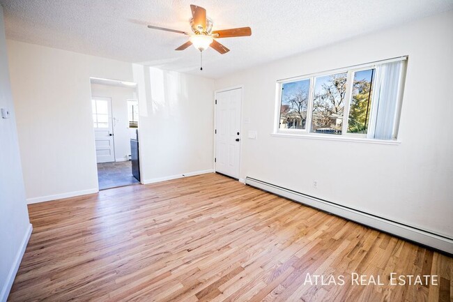 Building Photo - NEWLY REFRESHED CORNER UNIT - Beautiful 2b...