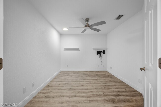 Building Photo - 6654 Tannin Ln