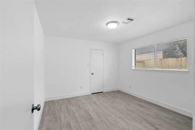 Building Photo - 1814 Hanbury Ct