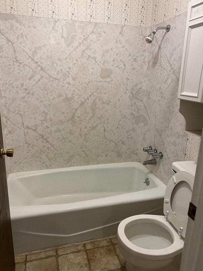 Building Photo - 2 Bedroom 1 Bath Park Place Apartment