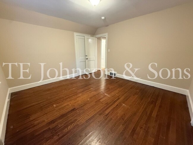 Building Photo - Charming Home with Character and Modern Co...