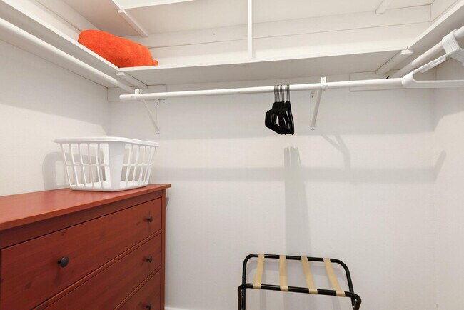 Building Photo - 2906 Westhill Dr