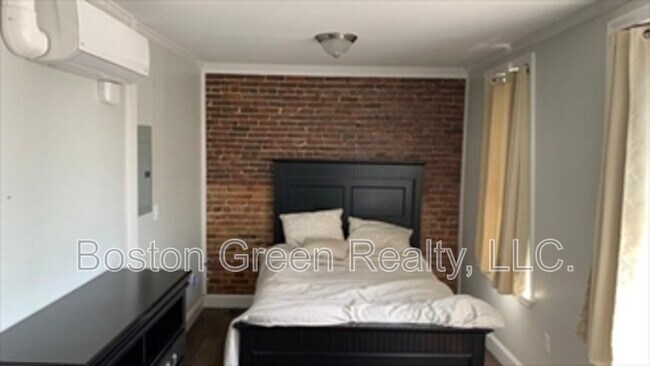 Building Photo - 315 Meridian St