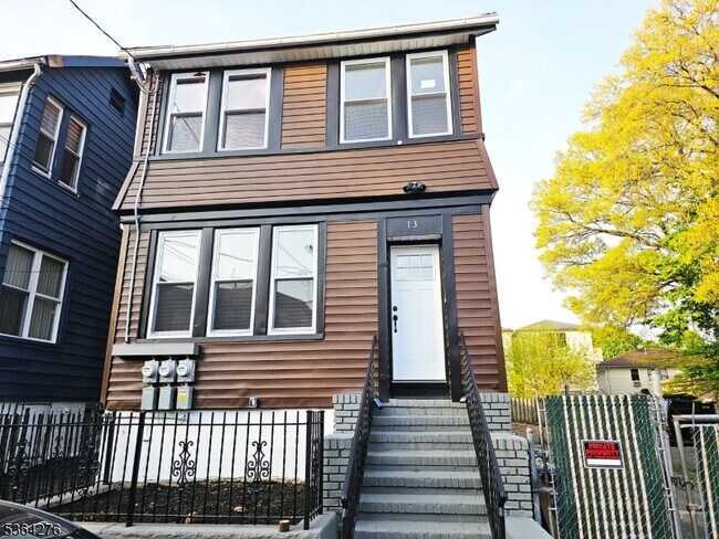 Primary Photo - 13 Edwin Pl