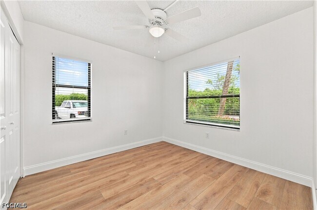 Building Photo - 9261 Central Park Dr