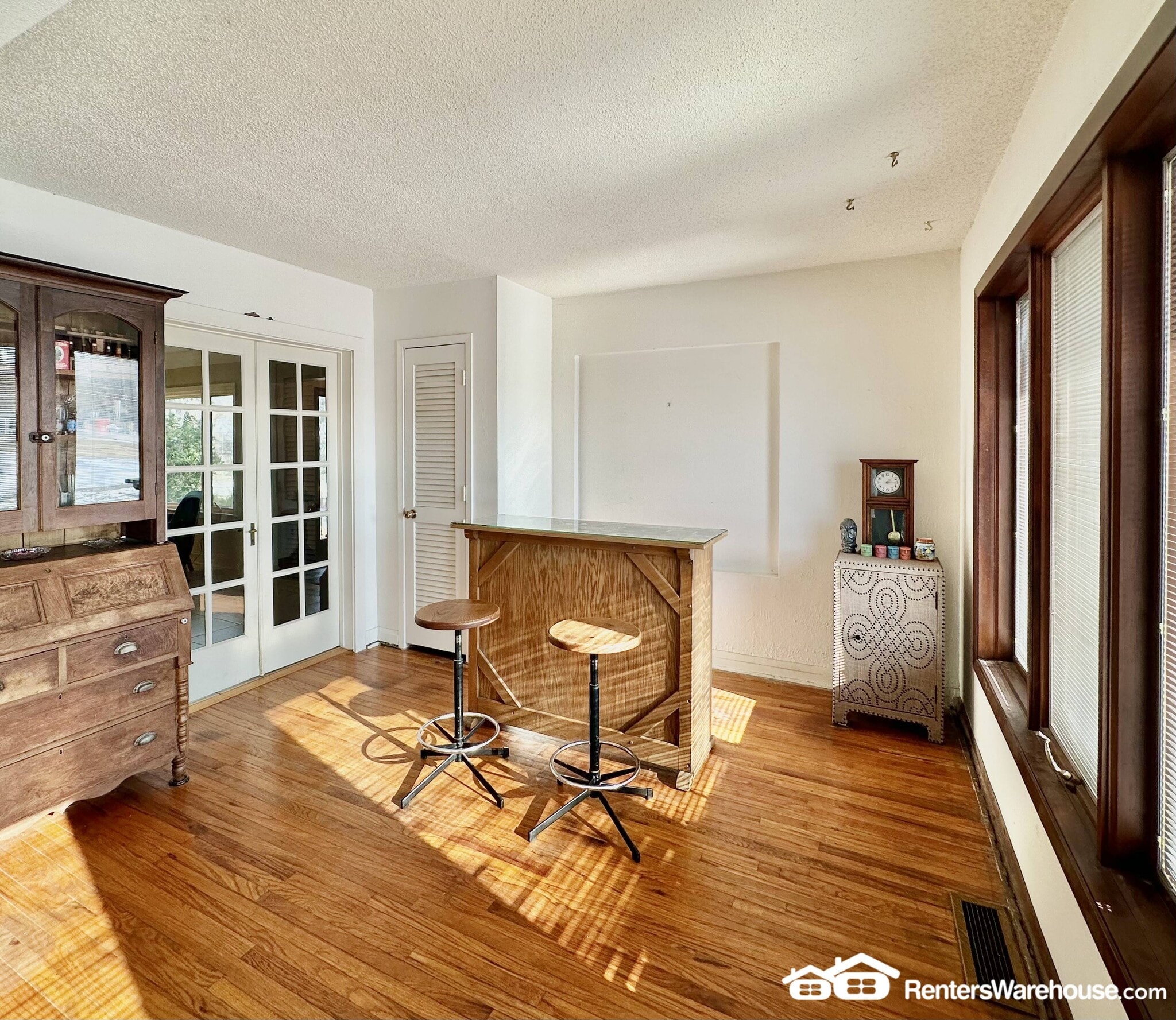 Building Photo - 3006 Fleur Dr