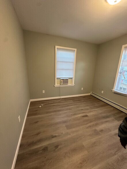 Building Photo - 406 Cahill St