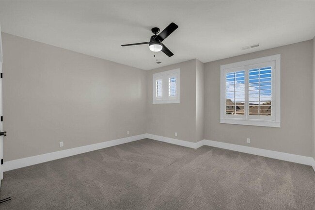 Building Photo - Custom 6 Bedroom Home in Great Location.