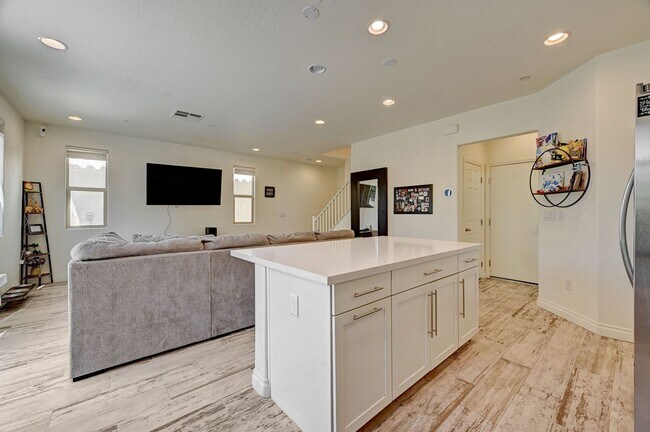 Building Photo - Stunning Southern Highlands three bedroom!