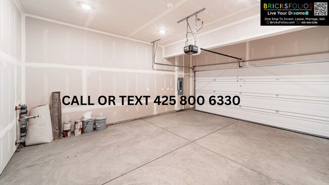 Building Photo - Comfortable Modern Living Near JBLM & Bangor Base!