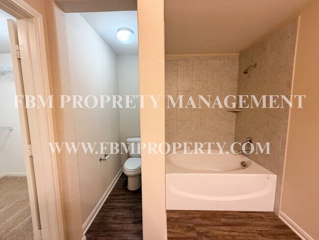 Building Photo - 5412 Persimmon Dr