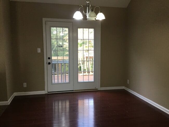 Building Photo - 3 Bedroom 2 1/2 Bath Pet Friendly Home For Rent!