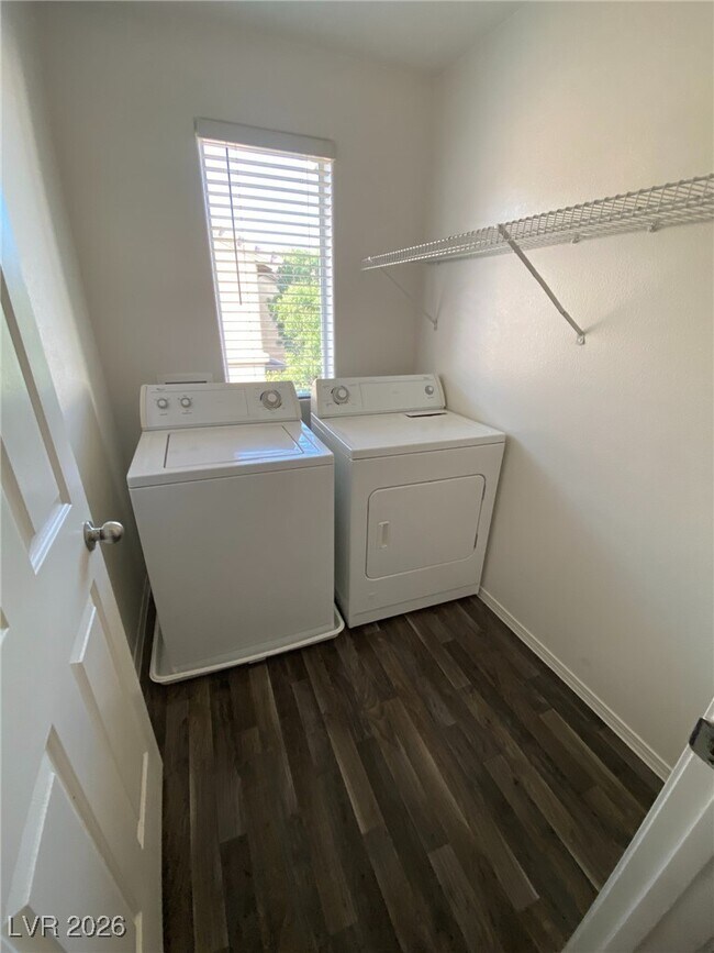 Building Photo - 987 Cantabria Heights Ave