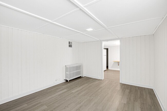 Building Photo - 8830 Parrish Ave