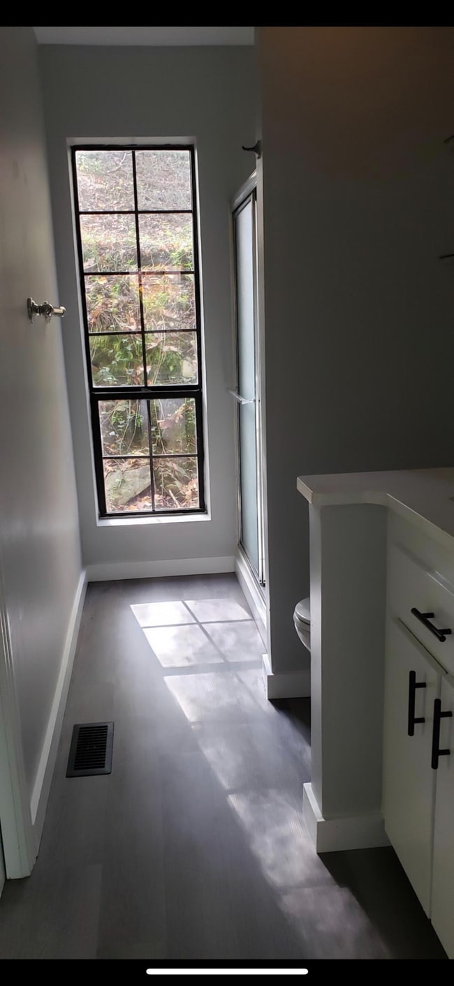 Building Photo - 130 Ravine St