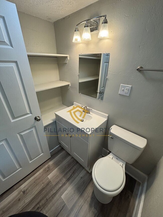 Building Photo - Renovated, 3 Bedroom Near Indy Motor Speedway Home Available NOW!