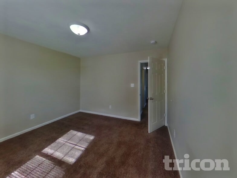 Building Photo - 2252 Silver Spoon Dr