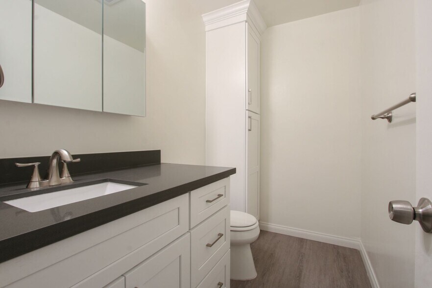 Building Photo - 848 7th St