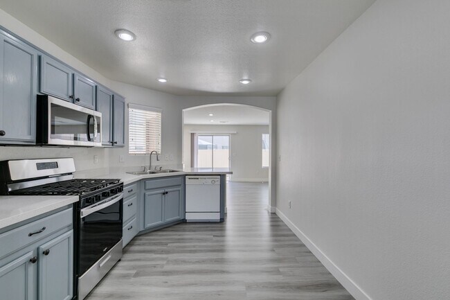 Building Photo - NEWLY UPDATED 4 BEDROOM HOME IN THE SOUTHWEST