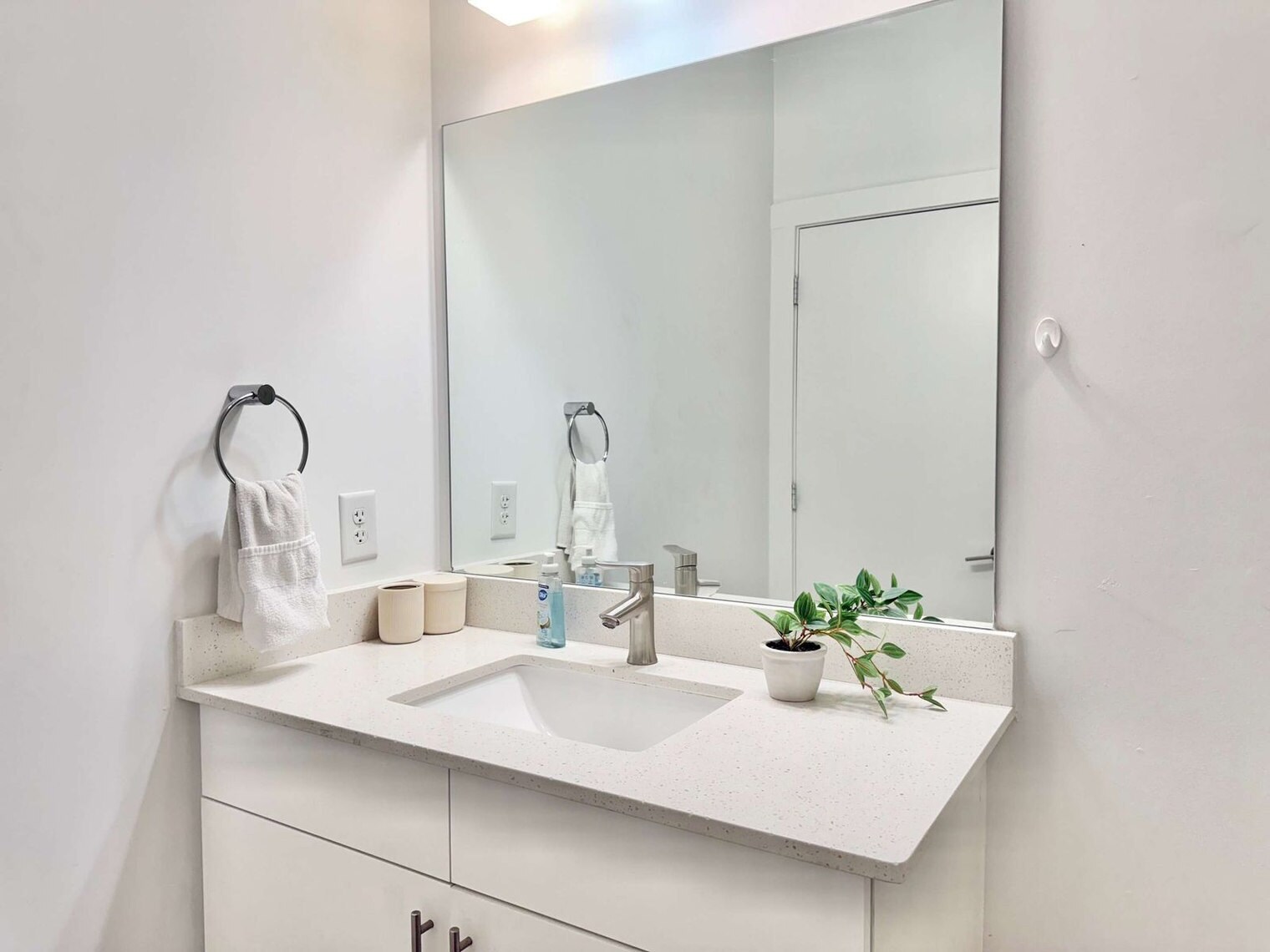 Building Photo - 542 Boulevard NE