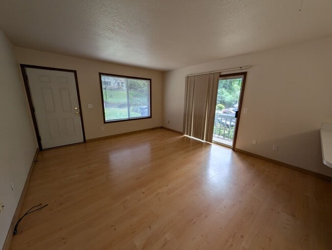Building Photo - Two Bedroom Duplex in the Heart of Bremert...