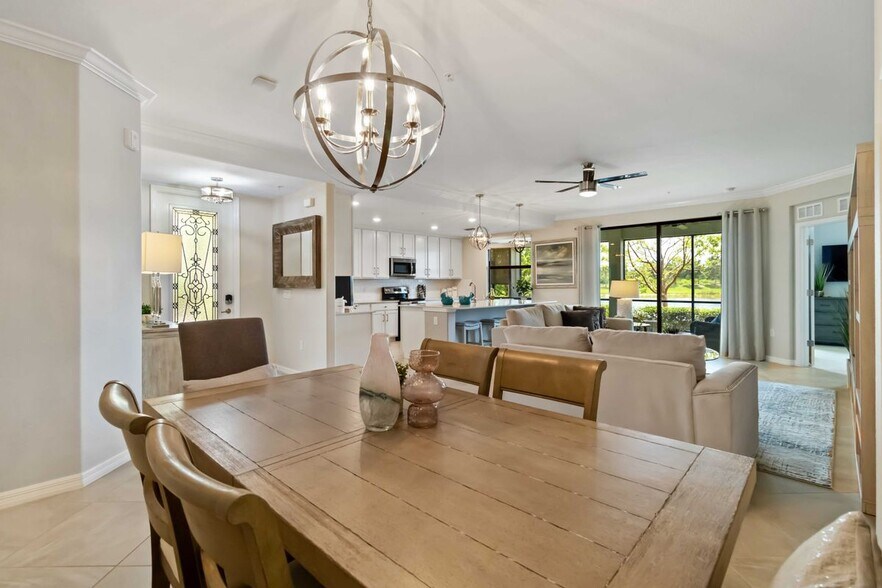 Building Photo - 10805 Tarflower Dr