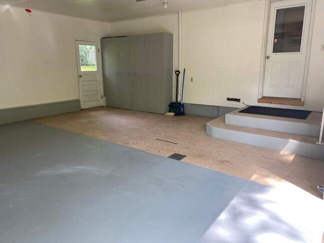 Building Photo - Now leasing for May 2026! Four Bed/Two Bath