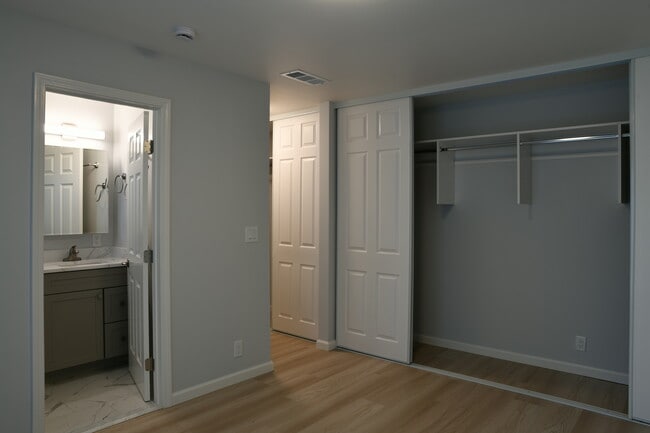 Building Photo - 145 Evergreen Way