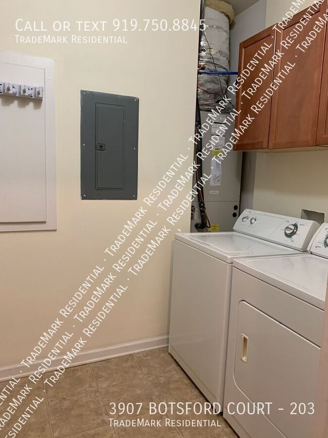 Building Photo - 2 Bedroom 2 Bath Condo on Botsford Court A...