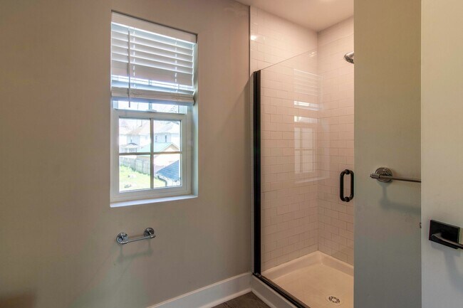 Building Photo - Downtown Milford Year Round Rental - Unfur...