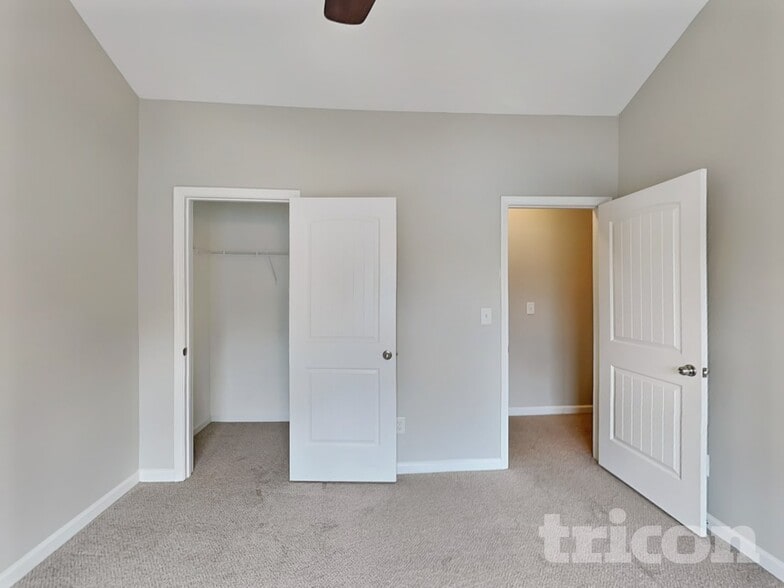 Building Photo - 456 Clematis Court