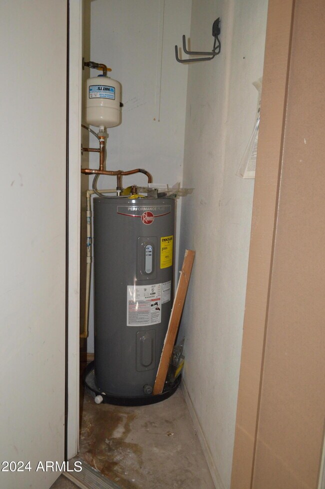 Building Photo - 1701 E Colter St