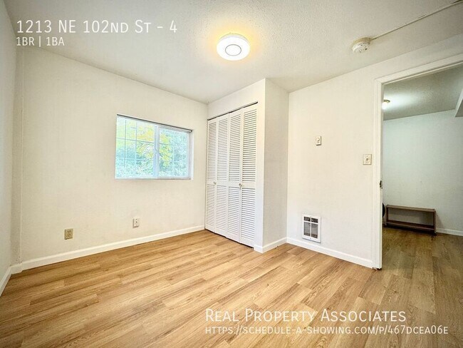 Building Photo - 1213 NE 102nd St
